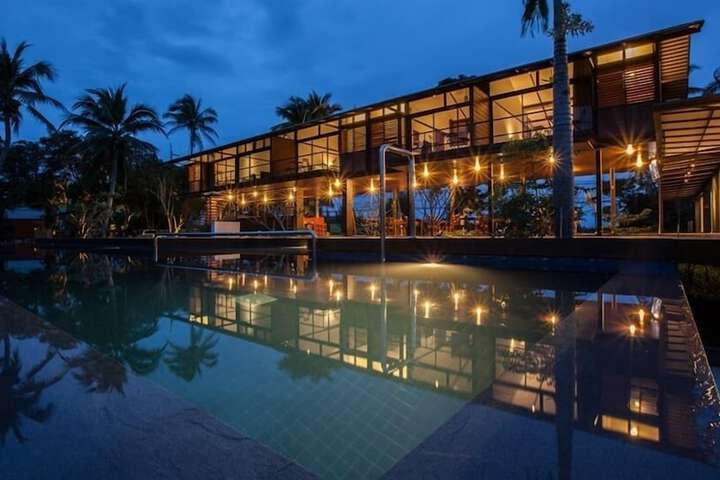 Hotel Pool
