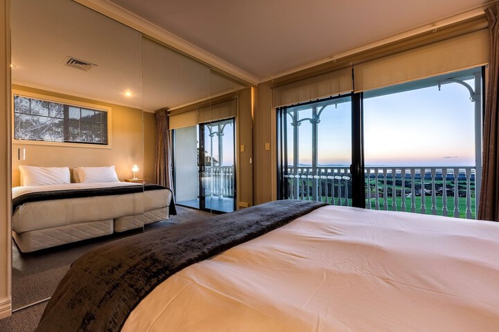 Room 3 of 73