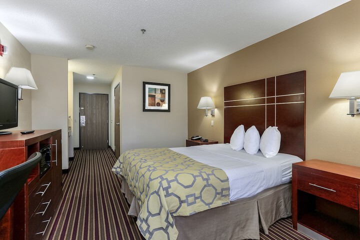 1 Queen Bed (14 of 16)