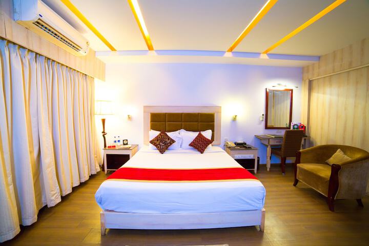 Room 8 of 32