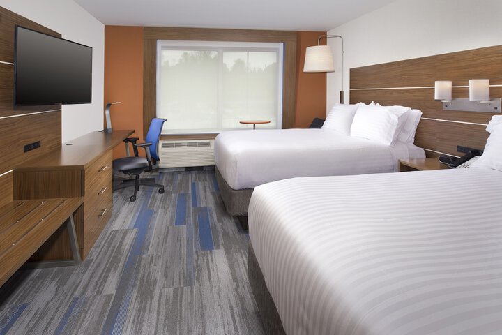 1 King Bed (5 of 10)