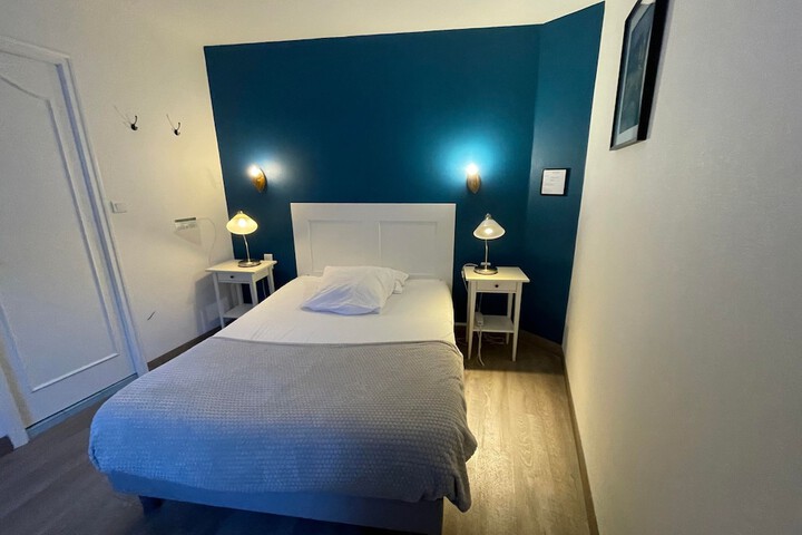 Room 7 of 27