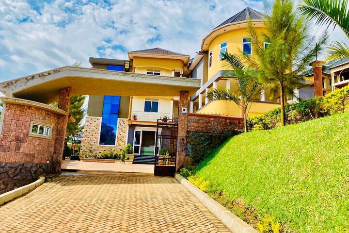 Jebel Hotel and Lounge Buloba in Buloba