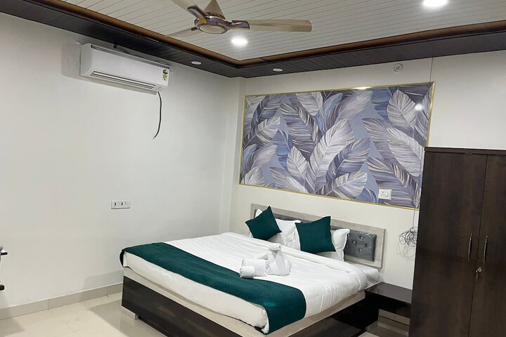 Room 5 of 24