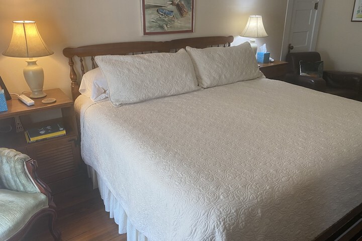 Room 4 of 27