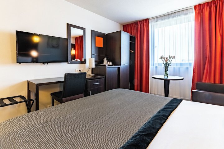 Room 29 of 173