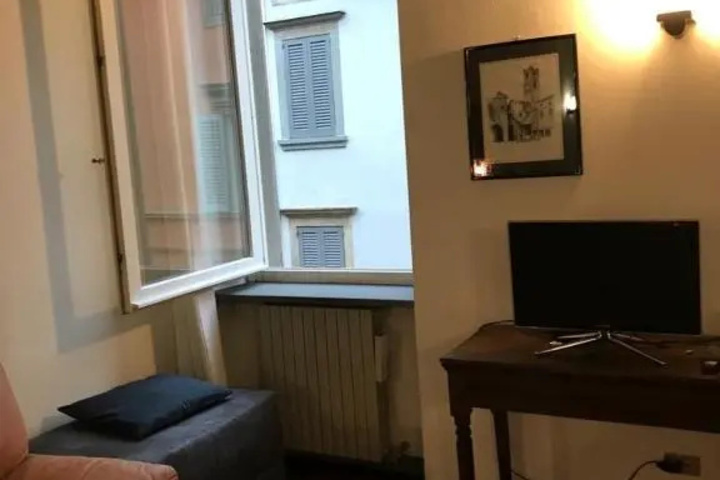 Room 10 of 12