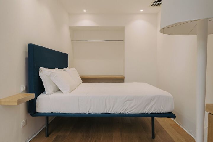 Room 6 of 66