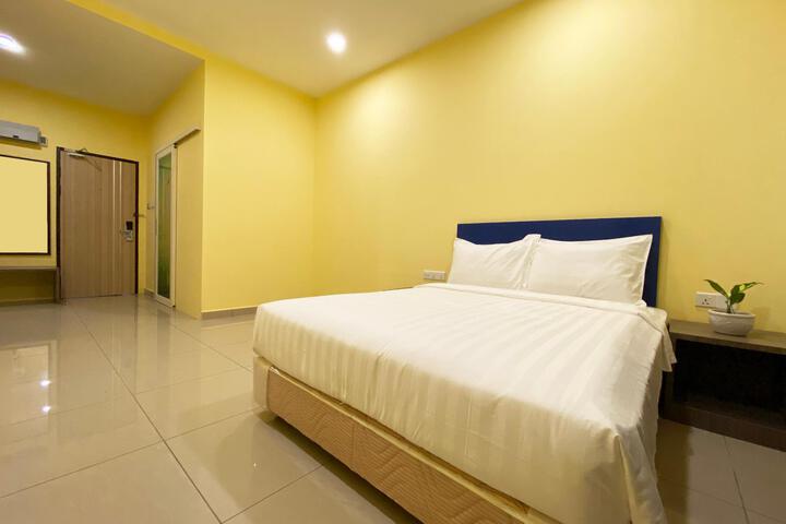Room 21 of 21