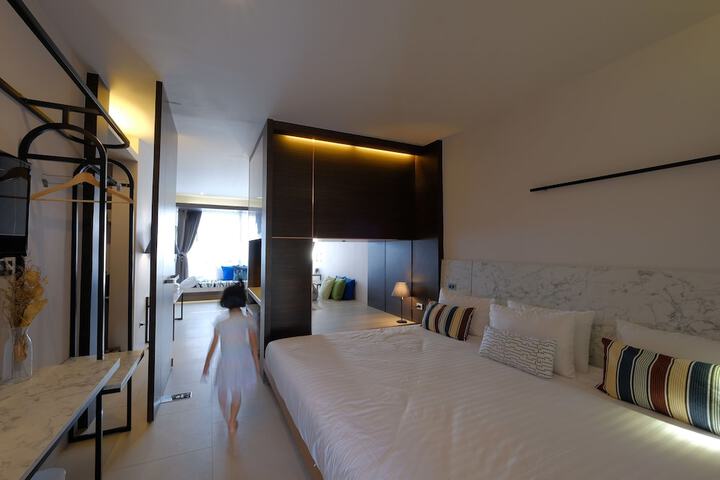 Room 22 of 99