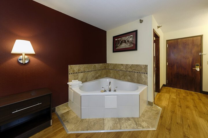 Hot Tub 23 of 33