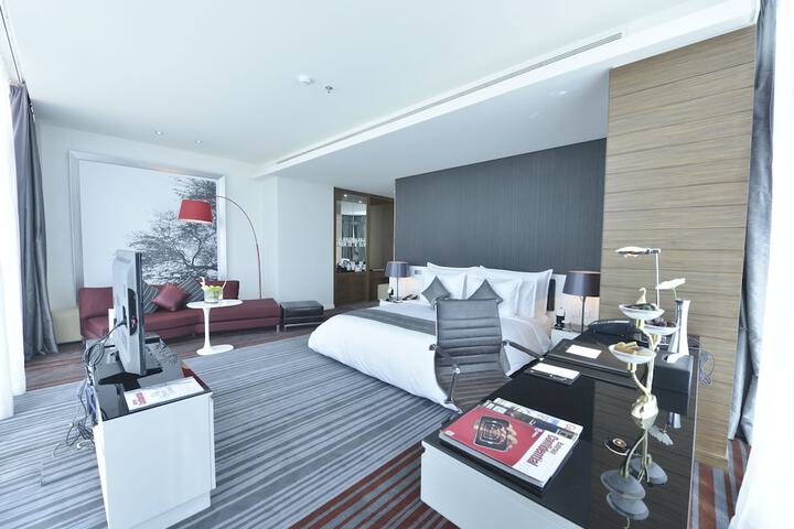 Room 3 of 68