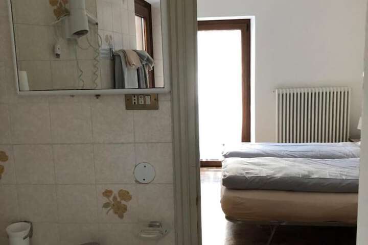Room 48 of 69