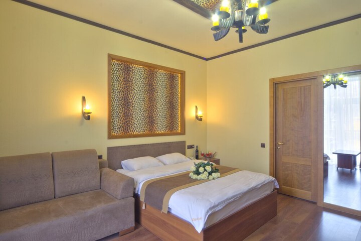Room 14 of 100