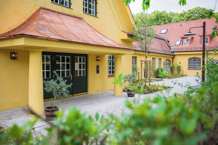 Gutshotel Menterschwaige – Heritage Boutique Hotel with Timeless Elegance in Munich