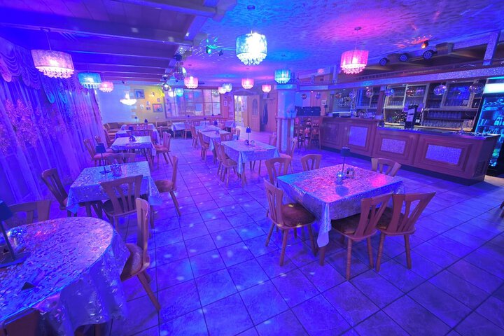 Dining 17 of 20