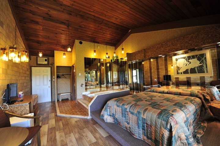 1 Queen Bed (17 of 29)