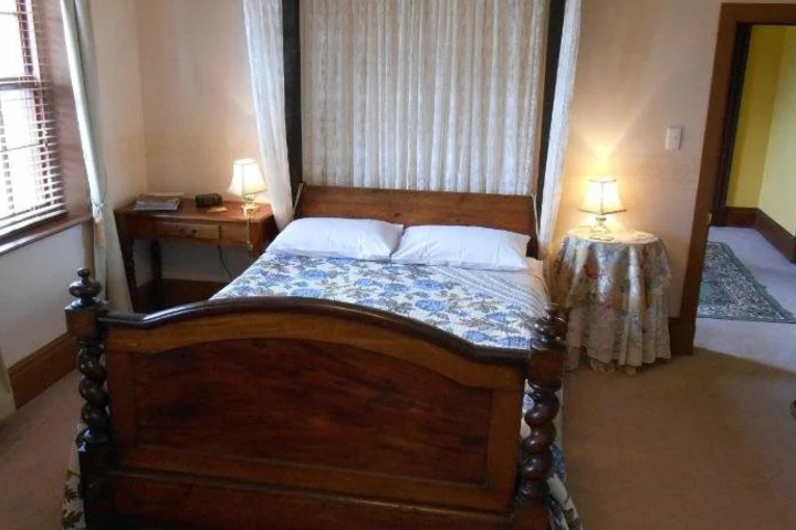 Room 4 of 20