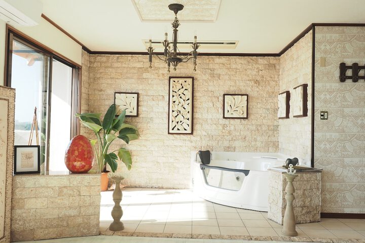 Room 2 of 193