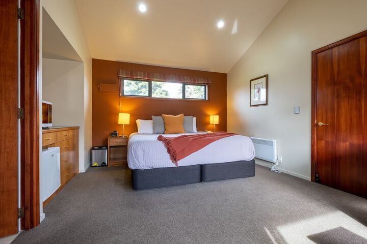 Room 10 of 12