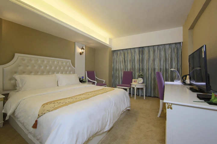 Room 2 of 9