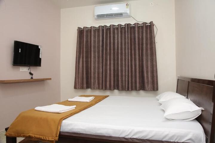 Room 13 of 18