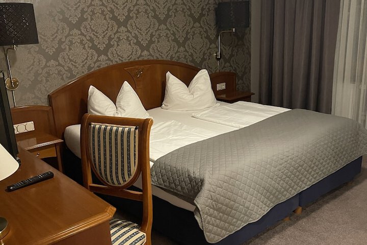 Room 21 of 90