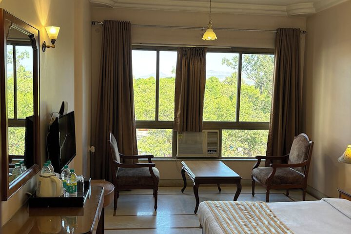 Room 3 of 73