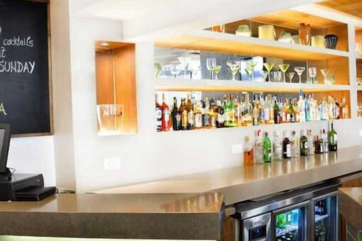 Lounge 90 of 102
