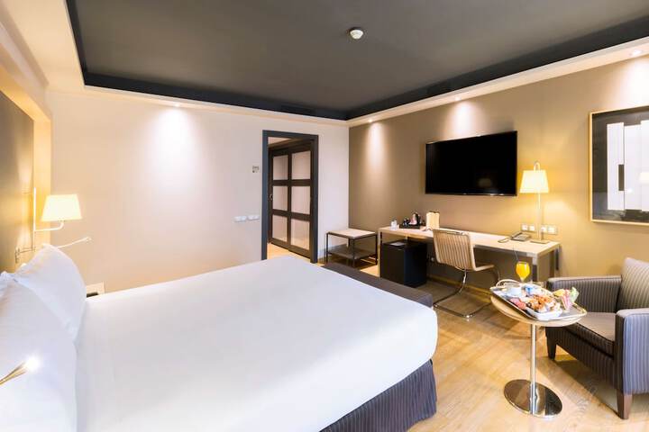 Room 14 of 82