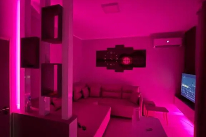 Room 5 of 9