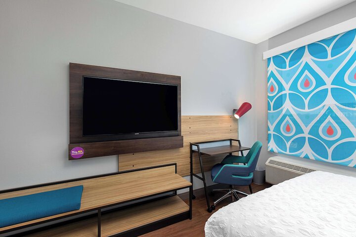 2 Queen Beds with Walk in Shower (12 of 14)