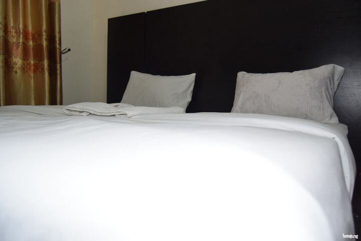 Room 2 of 8