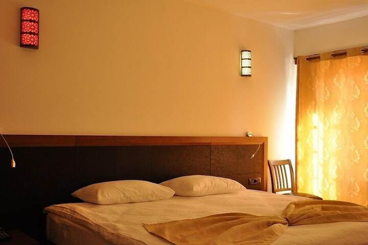 Room 9 of 33