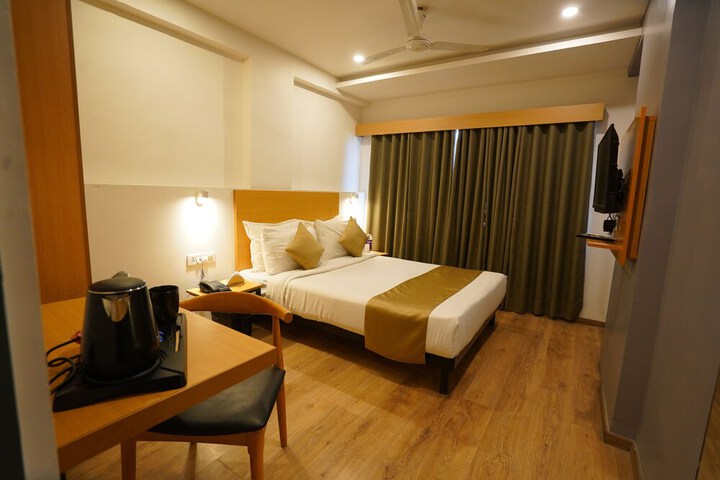 Room 18 of 37