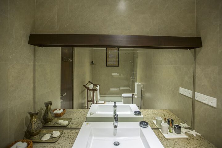 Room 9 of 25