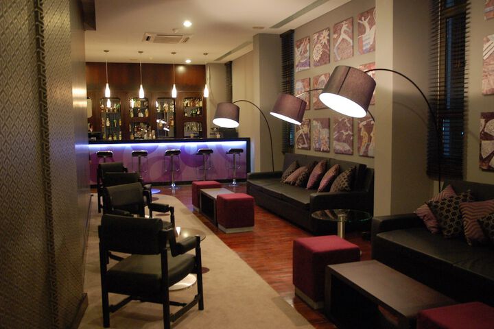 Lounge 35 of 48