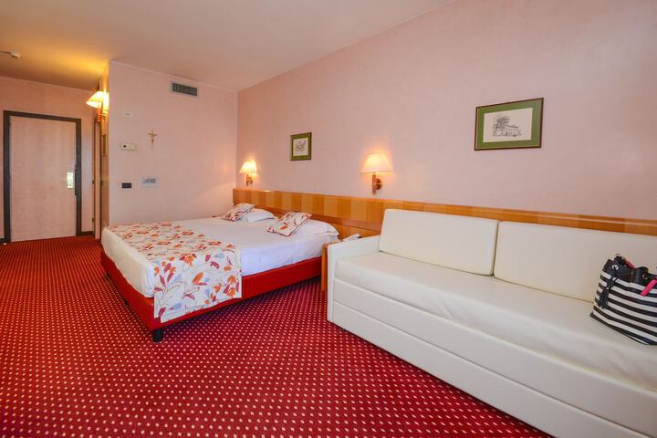 Room 9 of 140