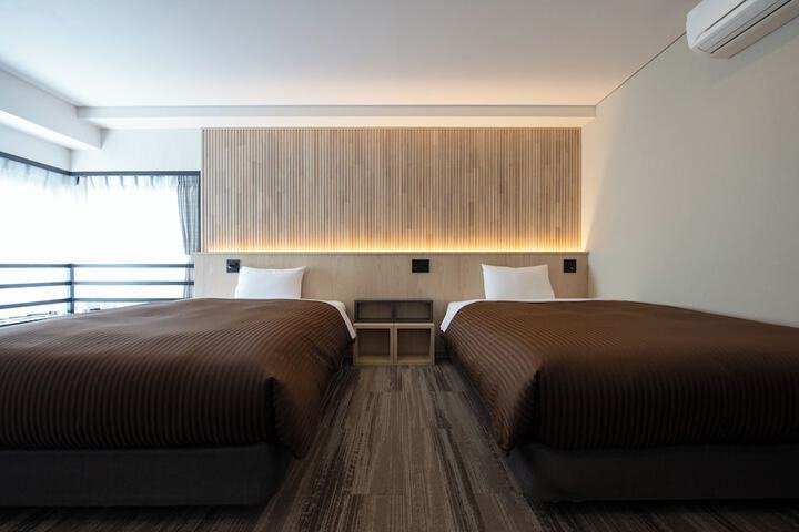 Room 27 of 134