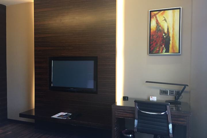 Room 5 of 77