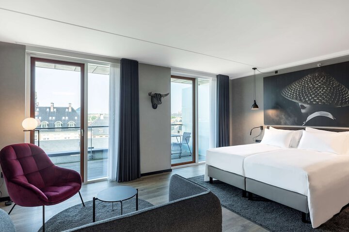 Room 32 of 75