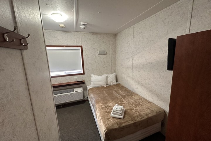 Room 4 of 13