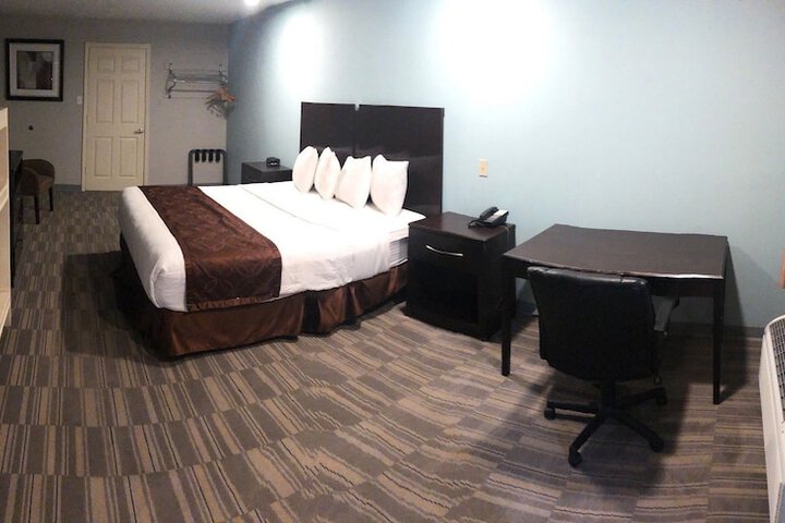 Room 4 of 16