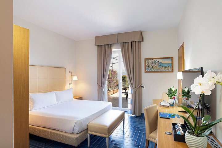 Room 40 of 132