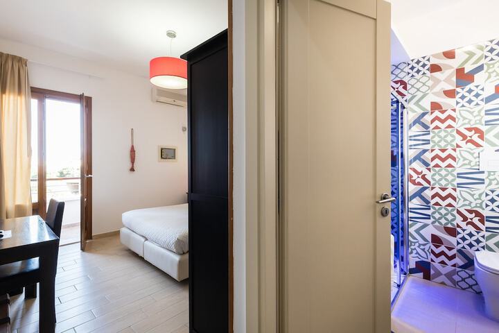 Room 10 of 101
