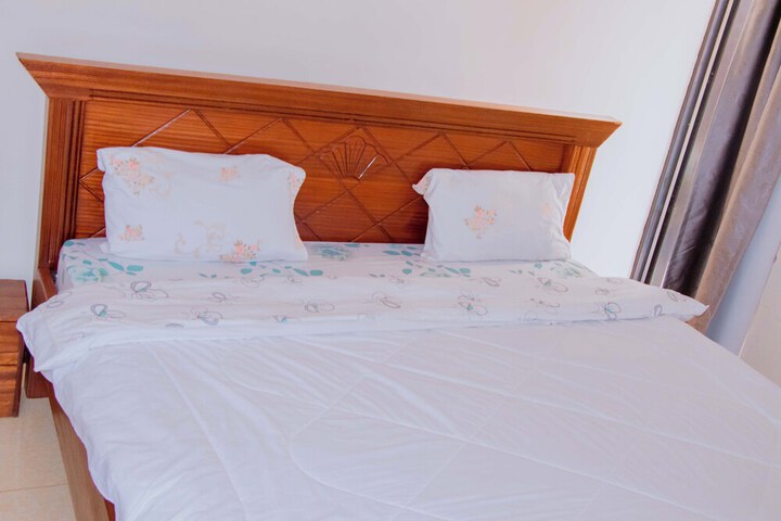 Room 6 of 28