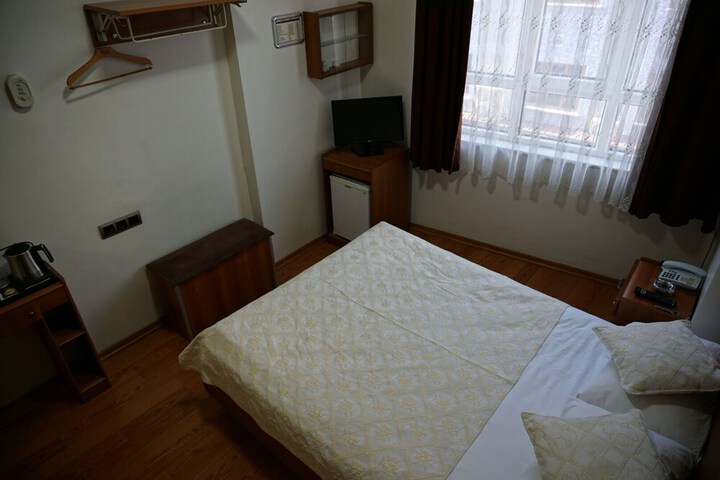 Room 25 of 49