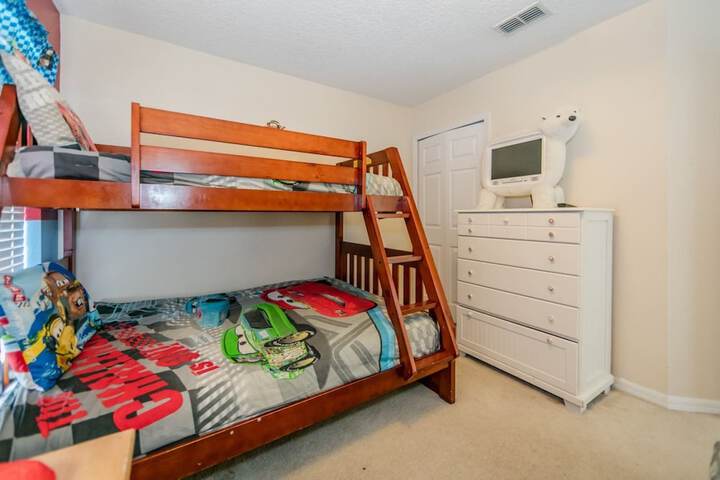 Room 9 of 27
