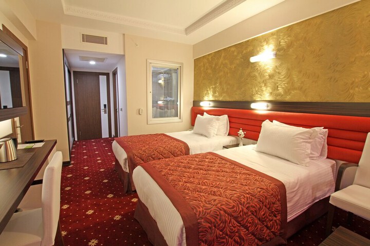 Room 5 of 40