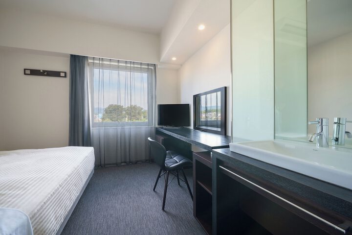 Room 9 of 46